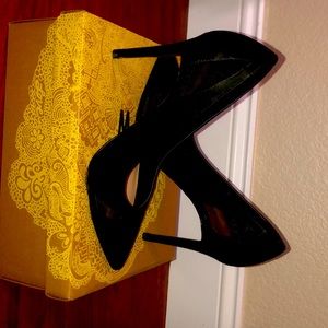 All Black Mix #6 DSW Pumps ***Brand new***